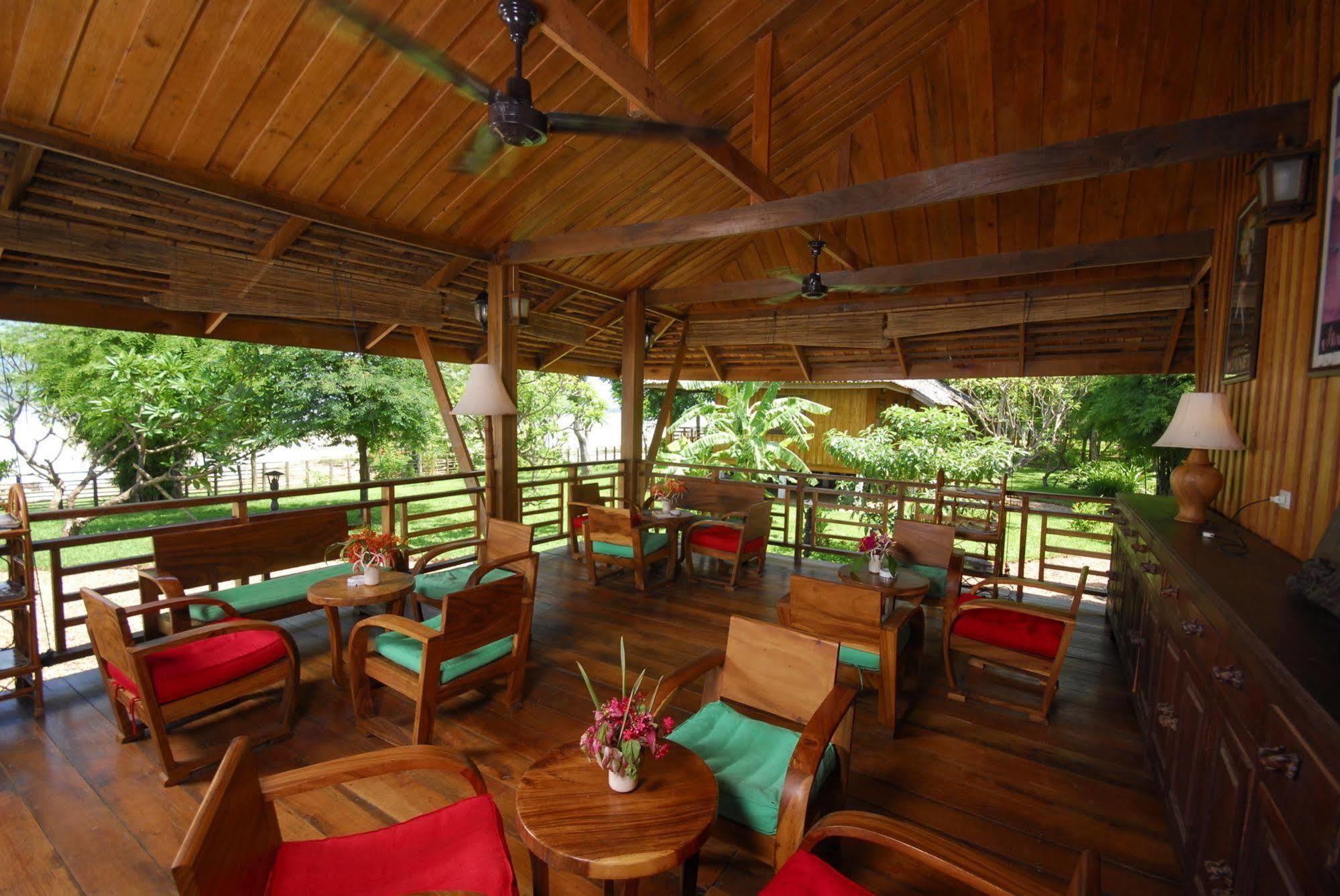 La Folie Lodge Champasak Exterior foto